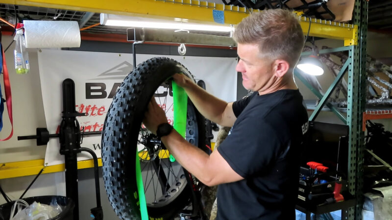 Installing an anti-puncture tire liner on a bicycle